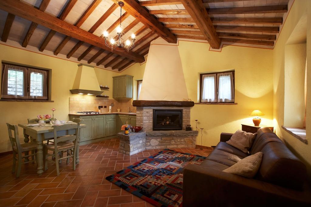 Casale Favilluta Pensionat Petrignano Rum bild